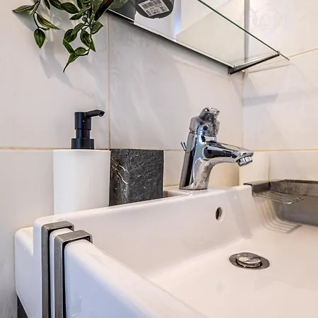 Cozy Saint Peter Apt, Steps From Vatican דירה *